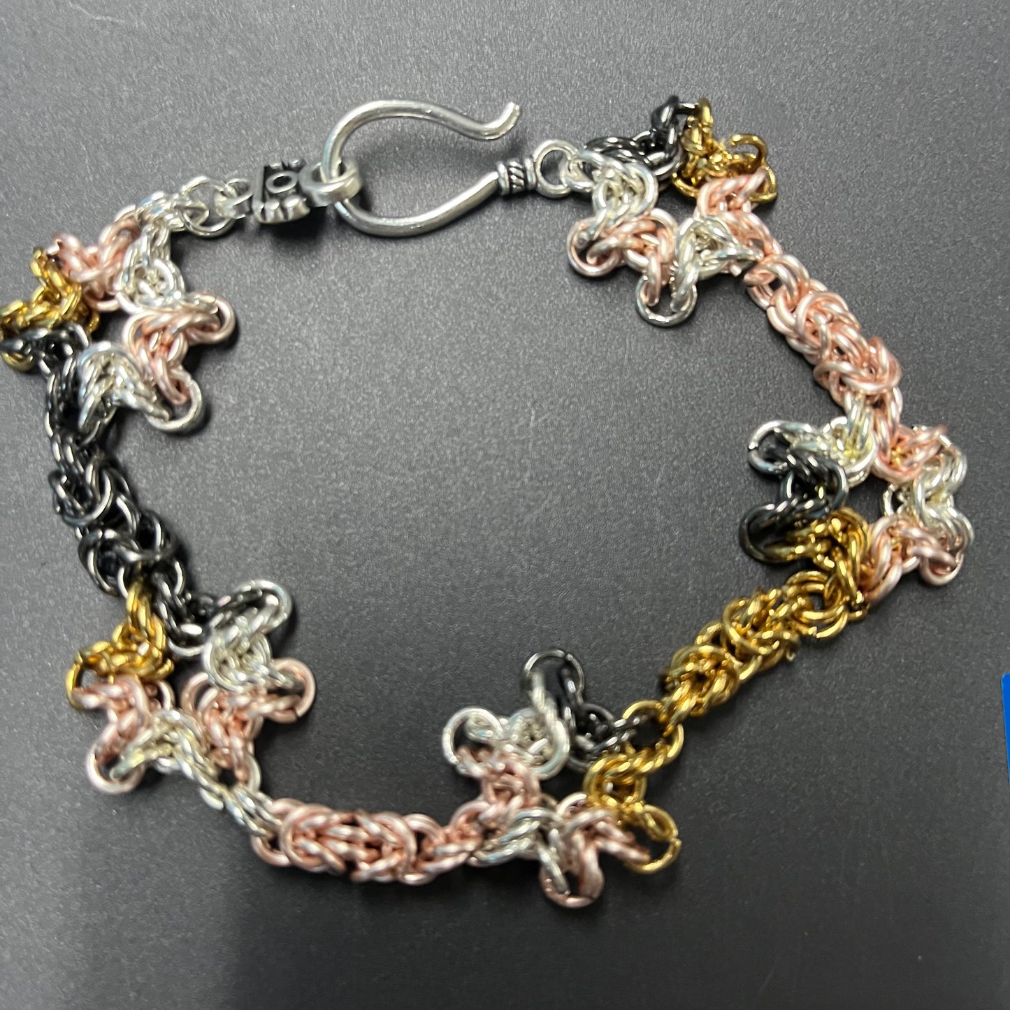 Falling star multi-color chain maille